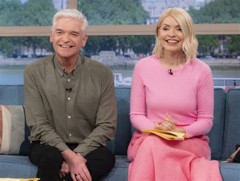 Holly Willoughby And Phillip Schofields Rift Explained Huffpost Uk Entertainment