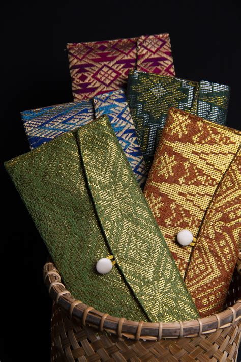 In fact, a lot about the app seems very superficial. Sampul Duit Raya - Tenun Songket - Dignity's Online Shop