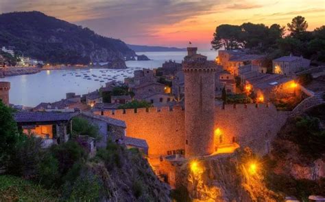 Tourists Guide To Tossa De Mar The Medieval City Of Spain Joys Of