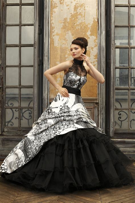 Achieve your unique style, fabulous black lace wedding gowns, black mermaid gowns, black sparkly bridal gowns, black short or long wedding gowns, asymmetric hem. The Sexy and Sophisticated Touches on Black Wedding Gowns ...