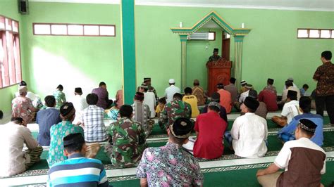 Check spelling or type a new query. Sholat Jumatan Perdana Warga Temuwuh di Masjid Baru | MONITOR