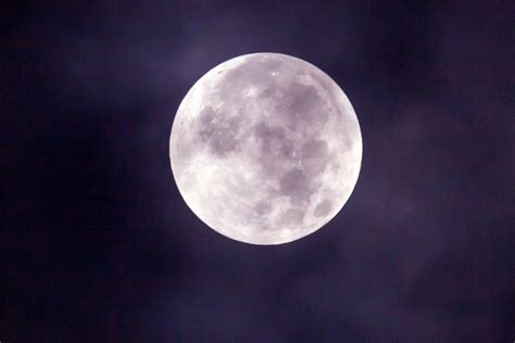 Calendario lunare 2021 mese per mese. La Luna del Lupo: la prima Luna piena del 2021 ViaggiNews.com