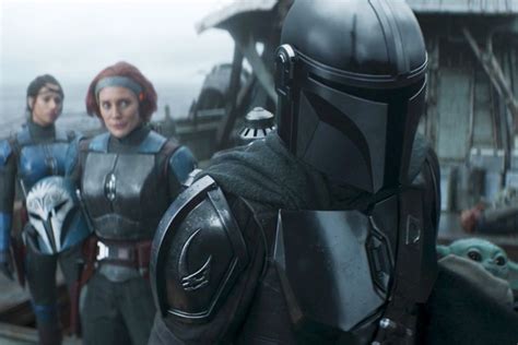 The Mandalorian Finally Reveals Why Mando Wont Take Off His Helmet Solving Major Star Wars