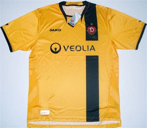 Dynamo dresden has defeated rasenballsport leipzig in the dfb pokal! Dynamo Dresden Home football shirt 2008 - 2009.