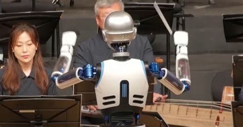 Poznajcie Ever 6 Jest Robotem I Poprowadził Występ Narodowej Orkiestry