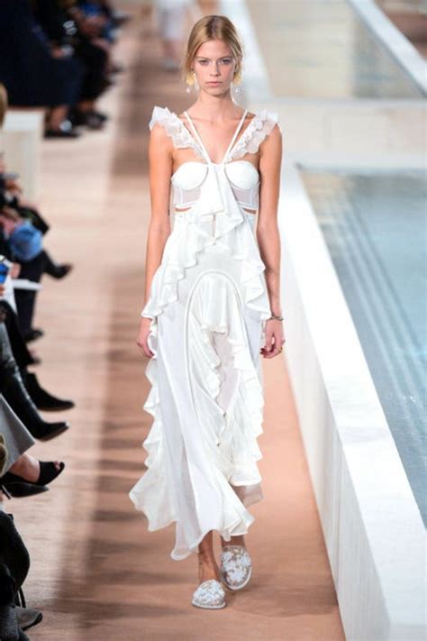 Das perfekte hochzeitskleid für jede frau. Die schönsten Hochzeitskleider vom Laufsteg | Modestil ...