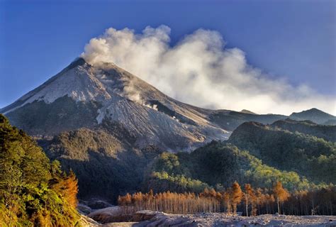 Video pemandangan gunung no copyright ini terdiri dari 18 video pemandangan gunung yang gunung sumbing dan gunung sindoro merypakan destinasi wisata pendakian gunung terpopuler di. Rudy's Blog: Gunung Berapi Indonesia yang paling Terkenal