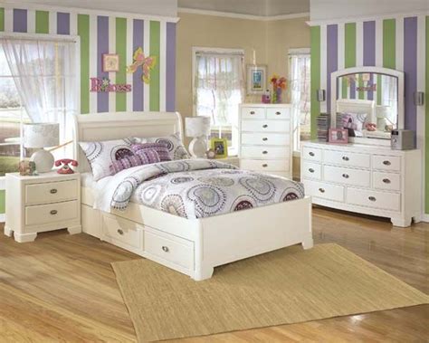 Ashley furniture girls bedroom sets will be good to renew the design of bedroom decor, particularly when you want to have comfy sleeping place. Little girl's room! | Kids bedroom furniture sets, Ashley ...