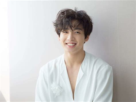 Bagaimana tidak, saat ini bts menjadi salah satu boyband yang paling terkenal di korea. Biodata Jungkook BTS, Maknae with Many Skills - Sunday Korea
