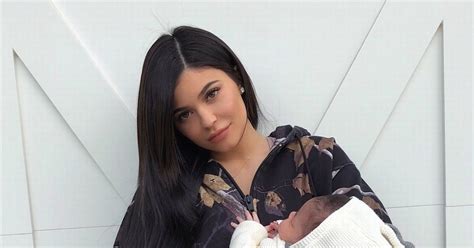 New Mum Kylie Jenners Inflated Lips In Latest Snapchat Sparks Concerns Among Fans Daily Record
