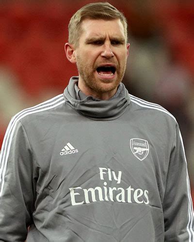 Mertesacker rallies his arsenal troops to give wenger the perfect exit. Per Mertesacker