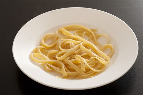 Bowl of plain cooked tagliatelle pasta - Free Stock Image