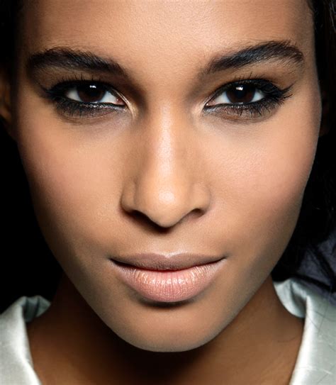 The Beginners Guide To How To Apply Liquid Eyeliner Stylecaster