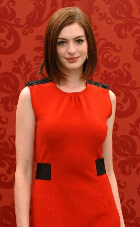 Anne Hathaway Long Bob With Even Length All Around And A Soft Inward