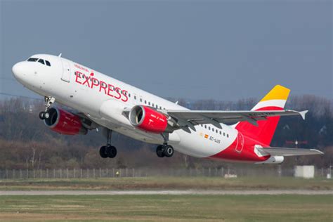 Iberia Express celebra su quinto aniversario