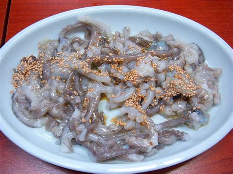 Sotong (squid) +‎ kurita (octopus). Kita Mengonsi: Sannakji (anak tekak dibelit sotong kurita ...