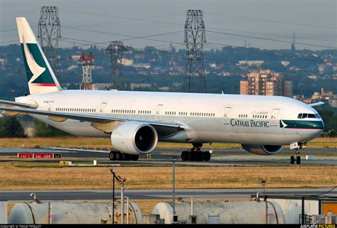 B Kqk Cathay Pacific Boeing 777 300er At Paris Charles De Gaulle