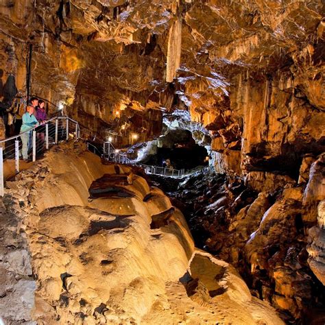 Country Park And Caverns Pooles Cavern And Buxton Country Park Lets