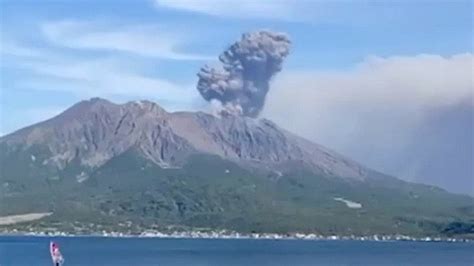 Volcano Ash Shoots Into Sky At Japans Mount Sakurajima The Weather
