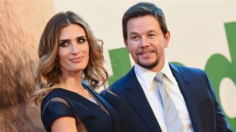 Who Is Mark Wahlbergs Wife 5 Fun Facts About Model Rhea Durham