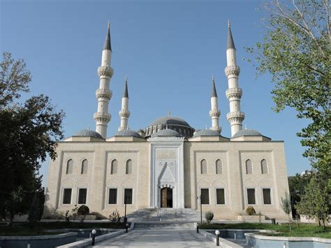 La mosquée Ertuğrul Gazi est un lieu de culte musulman sunnite situé à