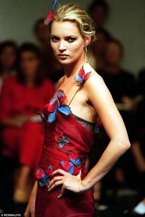 Kate Moss On The Dolce And Gabbana Runway In Fashion Vintage
