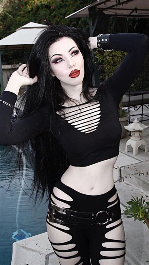 Pin By Amit Giri On Curves Gothic Metal Girl Goth Beauty Gothic Outfits