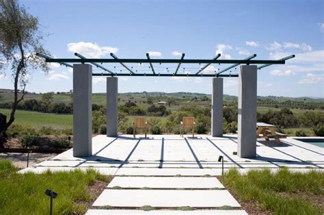See more ideas about metal trellis, trellis, backyard. Modern-trellis-with-string-lights Modern-trellis-with-string-lights