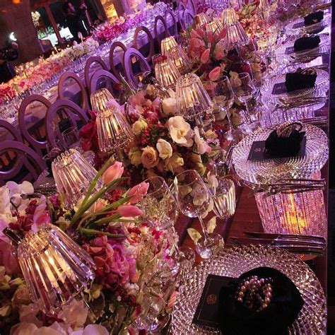 In Dubai Of Course Eyecandy Weddings And Events Wedding Table