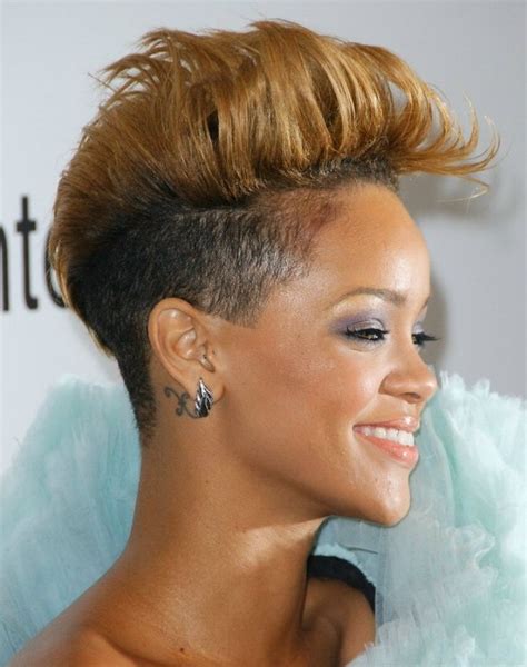 Rihannas New Hairstyle Closely Clipped Upon The Sies And The Back And