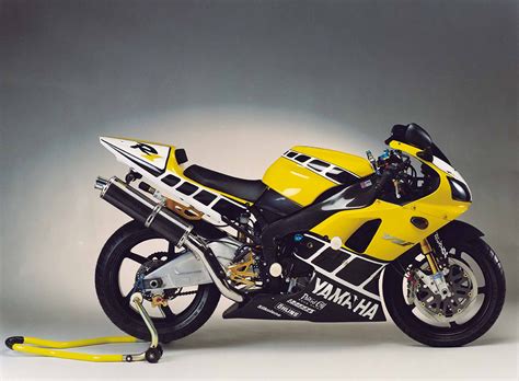 Global website of yamaha corporation. Yamaha R1 - Harris Performance