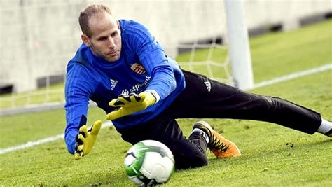 Goalkeeper peter gulacsi made a great catch with diana. Gulácsi Péter