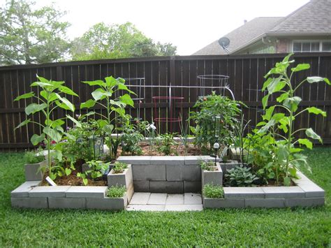 Cinderblock Garden 29 | Cinder block garden, Diy raised garden