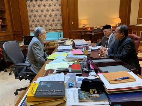 Tari serampang dua belas merupakan kesenian tari yang berasal dari daerah sumatera utara, tepatnya dari deli serdang. .: Kunjungan serampang dua mata terhadap Dr Mahathir?