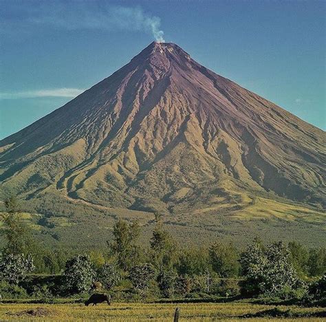 The Beauty And Splendor Of The Iconic Mt Mayon In Albay Photo And