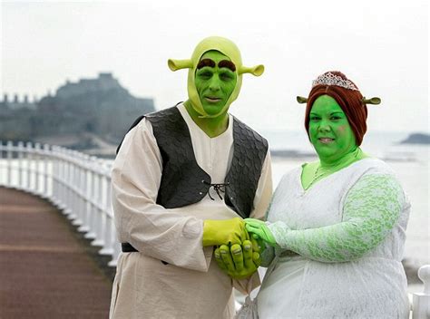 Couple Marry Dressed In Shrek And Princess Fiona Wedding Costumes Photos