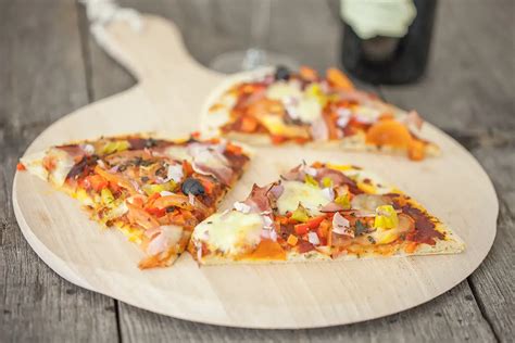 Pizza Mozzarella With Ham And Peppers Recipe Ohmydish