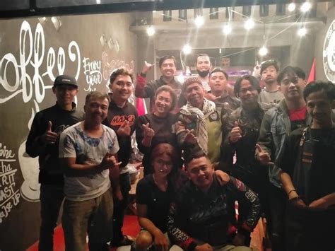 Foto kiwil mesra dengan venti figianti mencuat ditengah proses sidang perceraian kiwil dan venti mengekspresikan rasa lega karena dapat memiliki kiwil sebagai suami tanpa harus berbagi dengan. Paman Sempat Ragu Venti Figianti Menikah dengan Kiwil