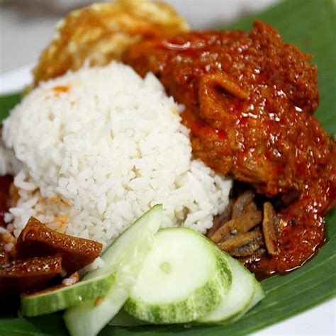 Malaysian love their nasi lemak so much they eat it for breakfast, lunch, dinner and even supper; Nasi Lemak Ayam Sambal