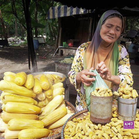 Belilah kuih tahi itik dan kuih akok. Kembara Minda 7: Macam-macam di Kota Bharu