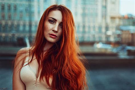 女性 赤毛 屋外の女性 長い髪 被写界深度 Georgy Chernyadyev HDデスクトップの壁紙 Wallpaperbetter