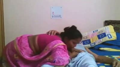 Age Tamil Old Man Velaikaariayai Oomba Vaithu Ookum Sex Video
