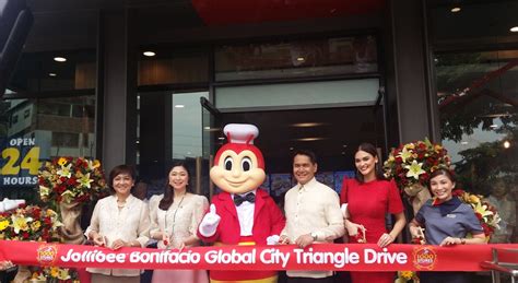 Look Jollibee Celebrates 1000th Store Opening Gives Php10 Million