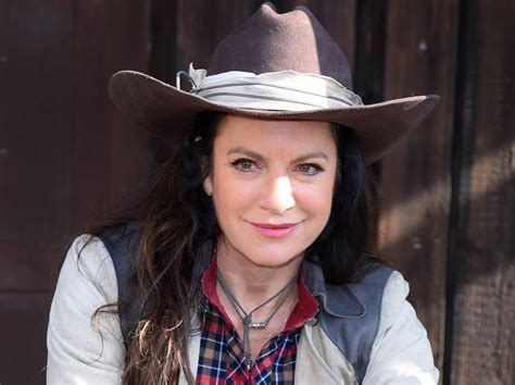 Seit dem ist schauspielerin christine neubauer zu einer der gefragtesten darstellerinnen im deutschen fernsehen avanciert. Christine Neubauer: "Mein Schutzengel hat mich gerettet ...