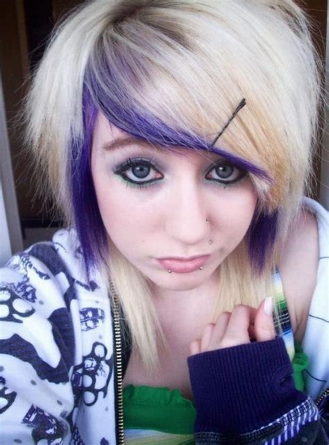 There is no set way to look or dye your hair. Emo Hairstyles for Girls - Latest Popular Emo Girls ...