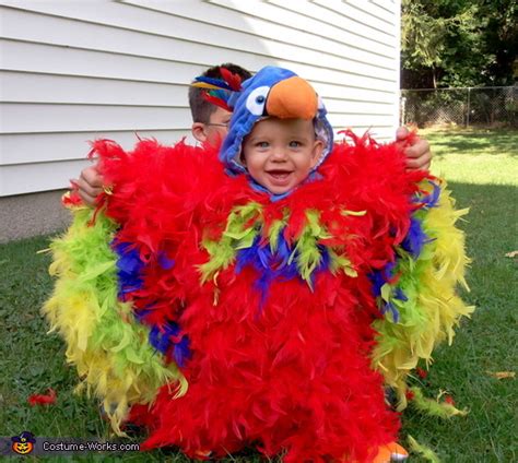 Visualizza altre idee su costume da pappagallo, parakeets, abito di piume. Feathery Fluffy Parrot Baby Costume