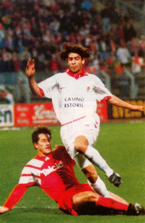 Eitoku gakuen is ruled by the flower 4, or otherwise known as the f4, a group of four boys who come from extremely powerful families: Rui Costa, durante o Bayer Leverkusen 4-4 Benfica, a ...