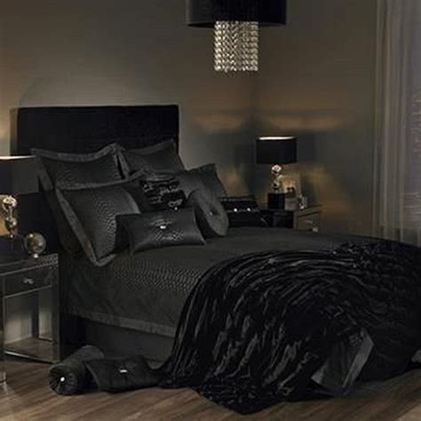 20 Black Bedding Set Design Ideas For Your Classic Home Black