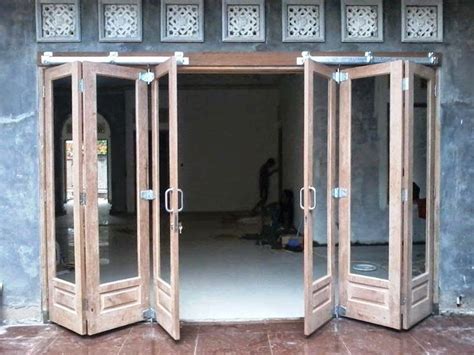 Contoh foto desain pintu gerbang minimalis contoh pintu gerbang perumahan, 03 04 2019 contoh pintu gerbang minimalis diatas merupakan beberapa model pintu pagar minimalis yang dikumpulkan dari beberapa sumber untuk anda anda juga dapat melihat. 16 Contoh Gambar Pintu Garasi Dari Besi Yang Terbaru!