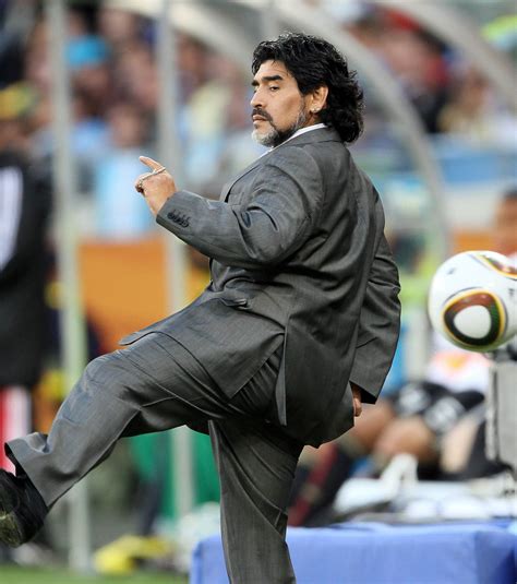 Diego maradona war ein fußballspieler aus аргентина, (* 30 окт. Argentine: Maradona, "Ça ne plaît pas à Pelé qu'on parle ...